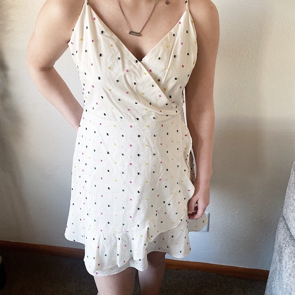 Lush white confetti faux wrap dress with ruffle detail women’s size medium - Picture 2 of 7
